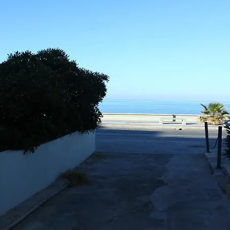 Geo House By The Beach 2 *